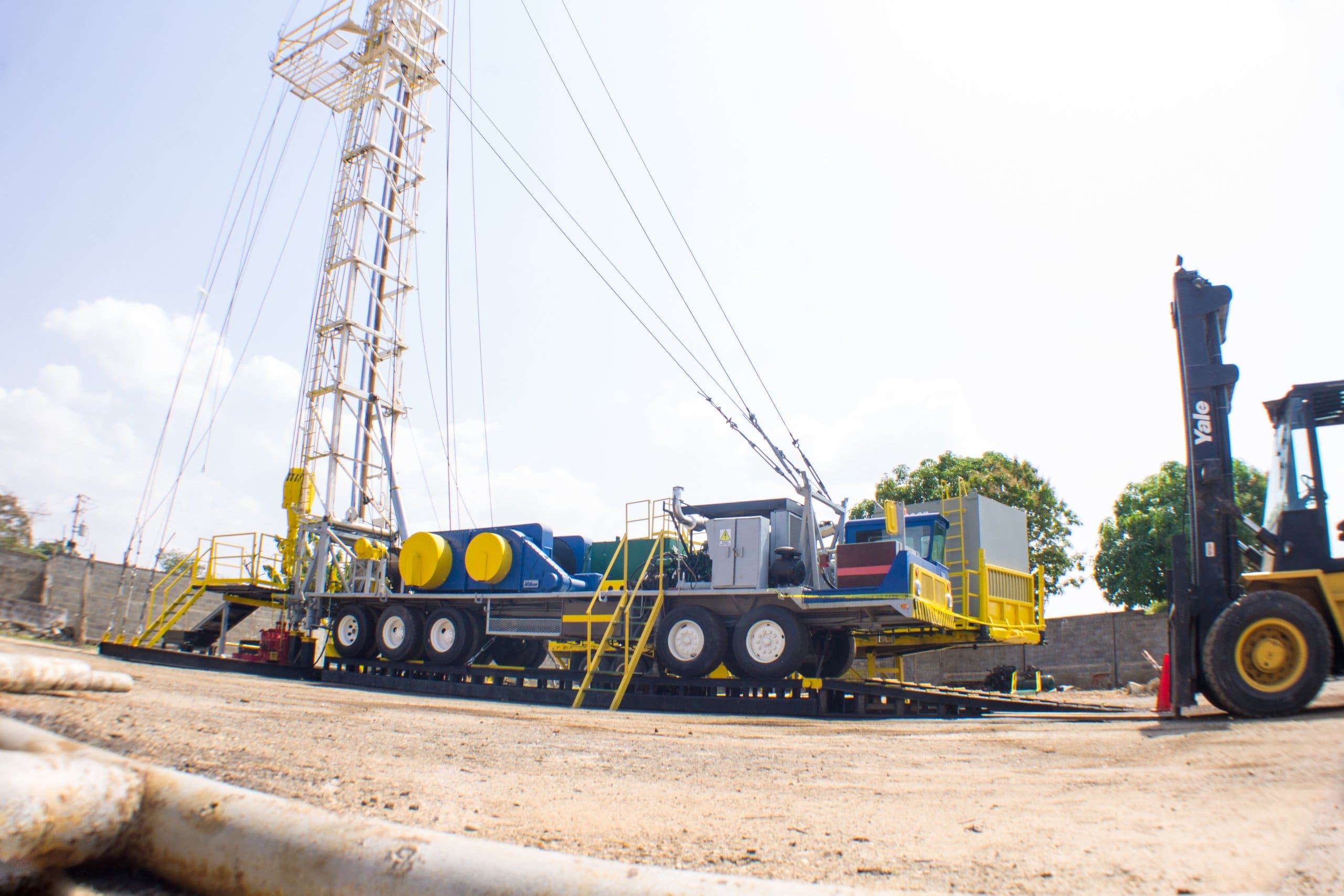 Unidad de izamiento de taladro de workover en patio de RVF