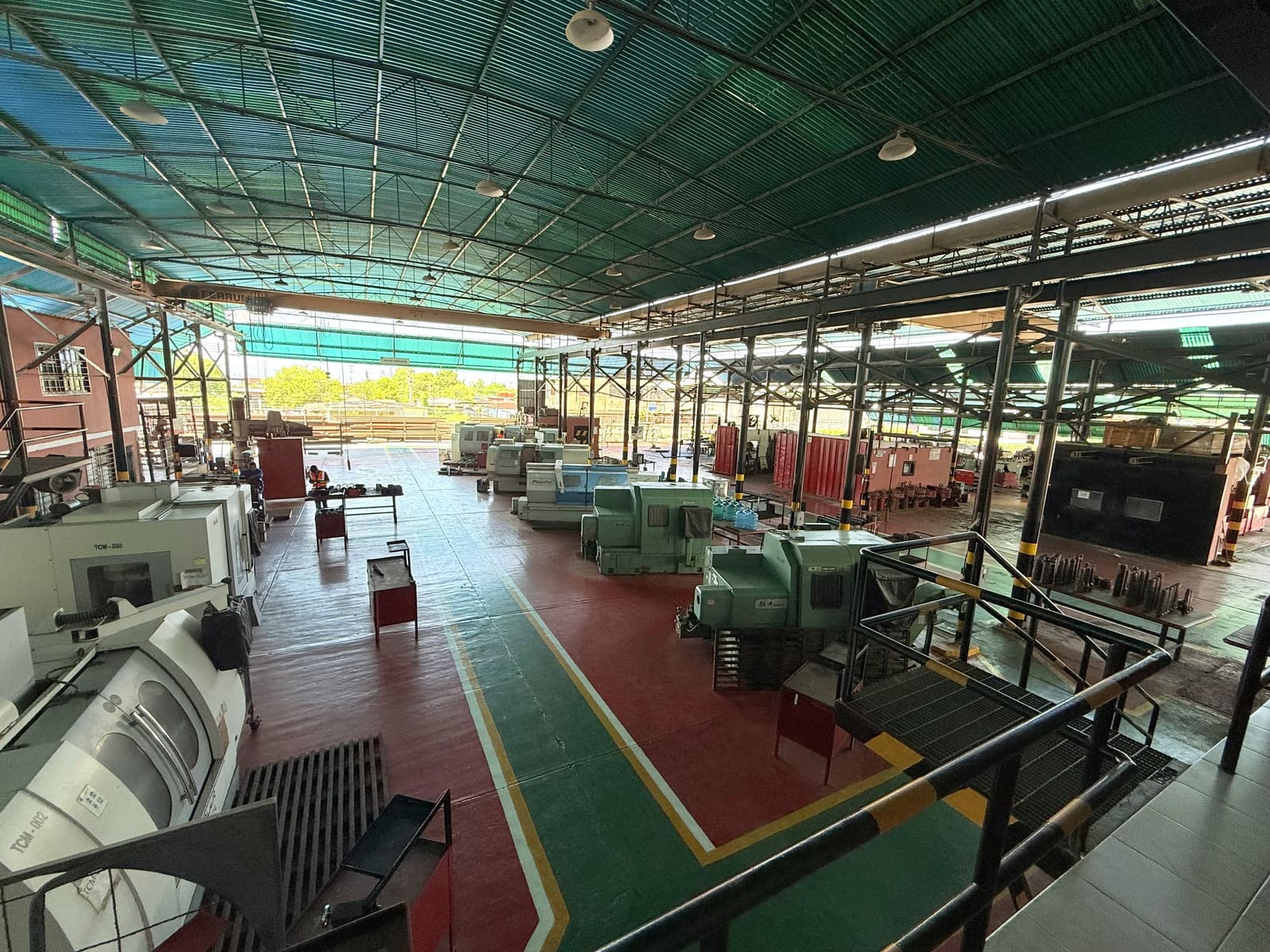 Nave de mecanizado del taller RVF en Ciudad Ojeda con tornos y centros CNC