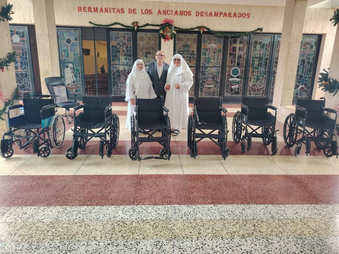 Sillas de ruedas donadas por RVF en la casa de las Hermanitas de los Ancianos Desamparados