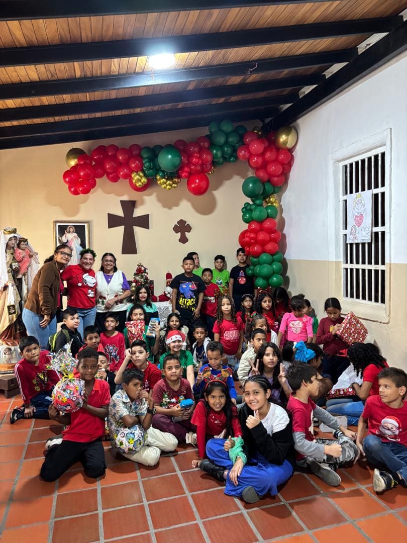 Jornada navideña con niños de la comunidad