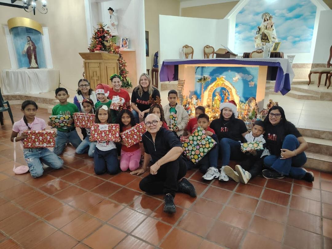 Jornada navideña del equipo RVF con niños de la comunidad