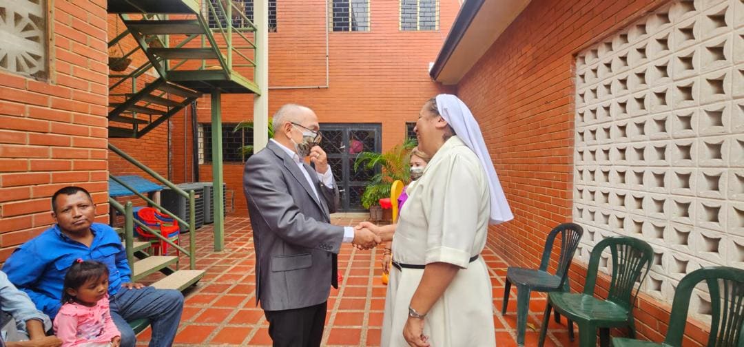 Visita de RVF a una casa de atención social de la comunidad