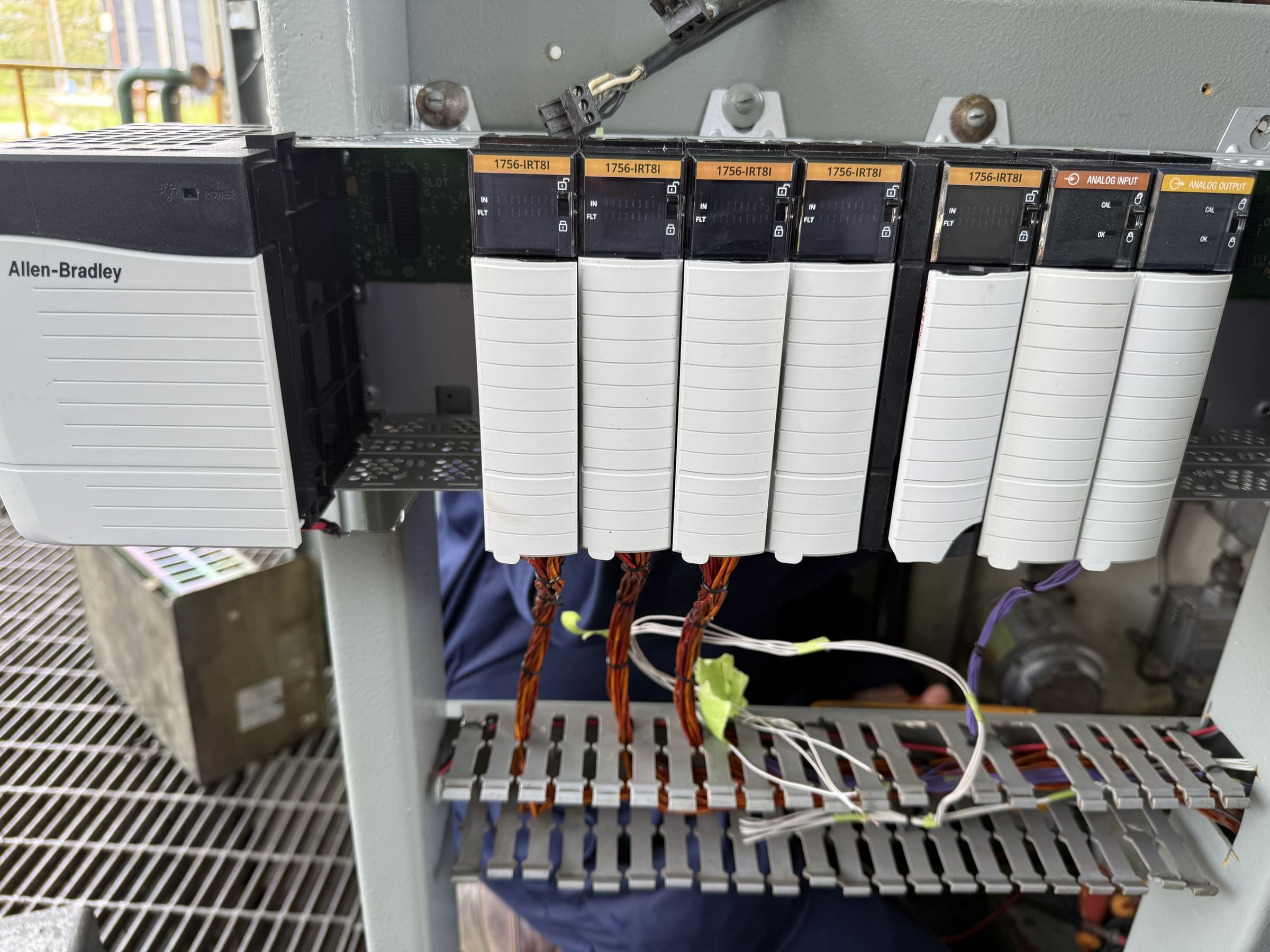 Rack de controlador y módulos de E/S Allen-Bradley integrado por RVF