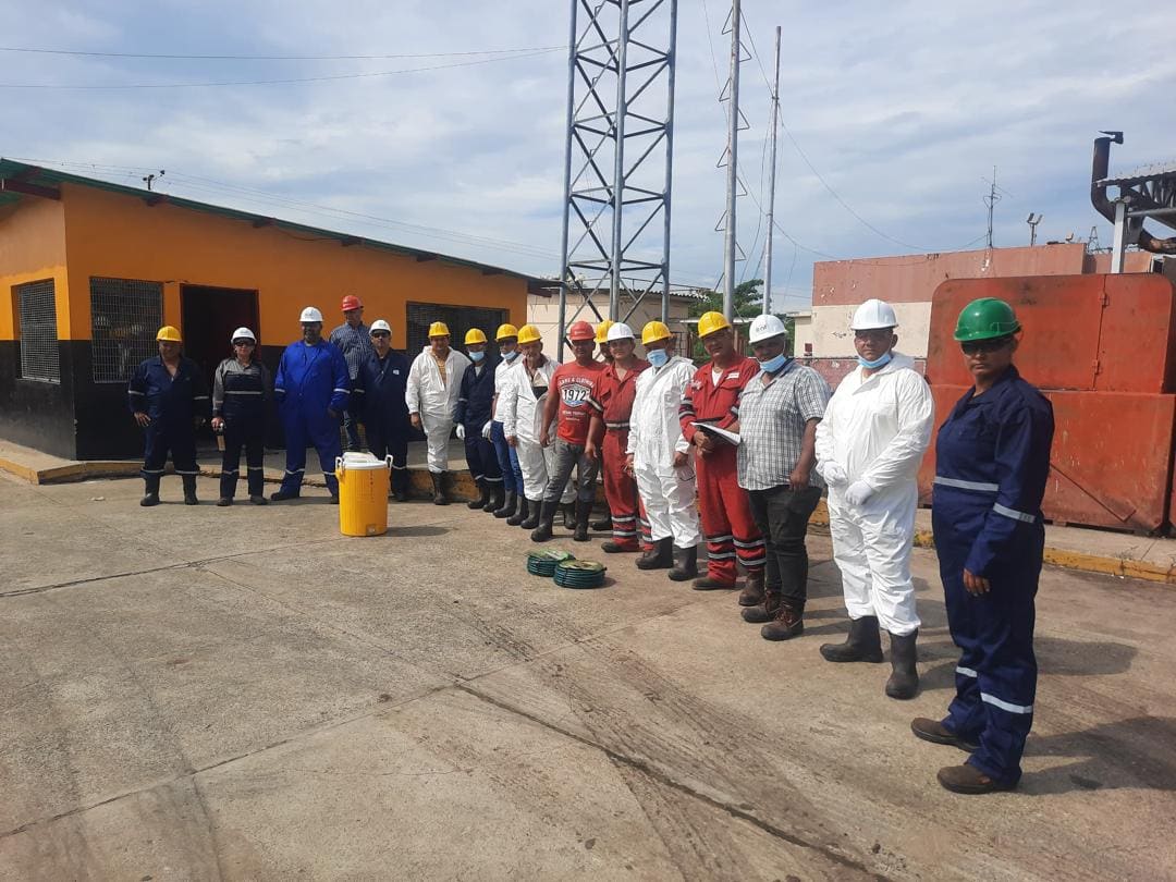 Cuadrilla de RVF con equipos de protección en un proyecto IPC