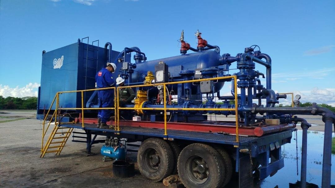 Separador de prueba RVF sobre remolque en locación